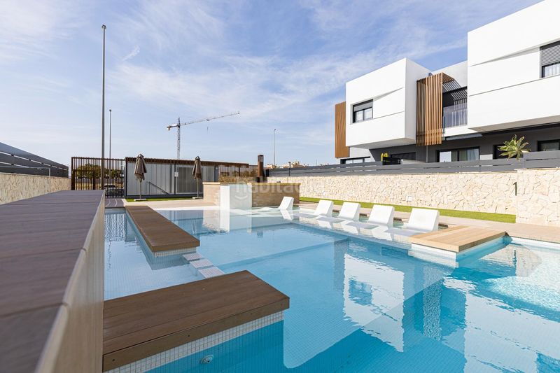 Foto b2b71e57-f9c1-4dd5-b2d2-e74e1eaf4e56. Casa adossada amb aparcament piscina a Guadalupe Murcia