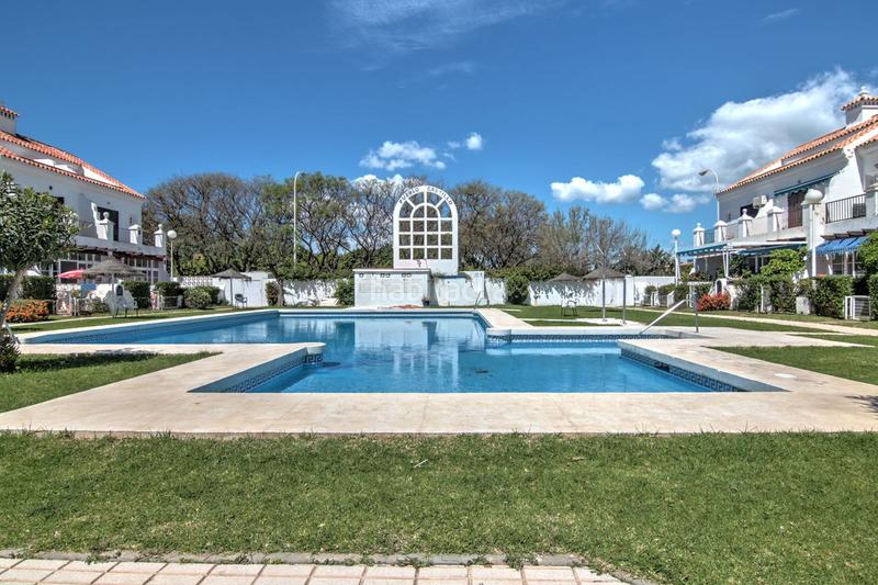 Foto 244aa74e-fa8e-48a2-a5f6-8d79b86911ee. Casa adosada en Castillo Sohail - Myramar Fuengirola