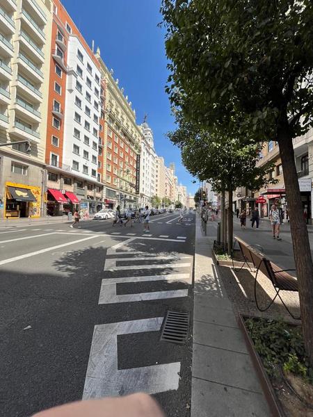 Foto d9a75033-5d1c-4935-8584-97e23e566291. Alquiler oficina se alquila oficina exterior en la gran via en Madrid