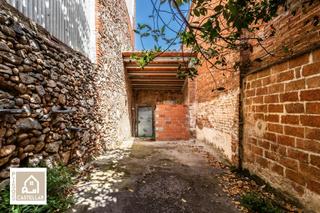 Casa en Poble - Casc Antic. Casa unifamiliar con patio en pleno centro de castellar del vall