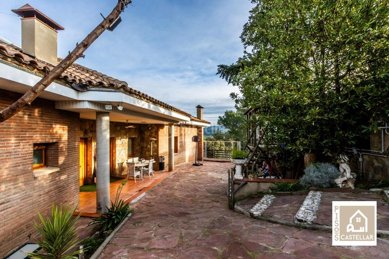 Foto a963e9c4-2db5-40d3-a251-7b3ddcd2c70a. Casa amb aparcament piscina a El Racó-Sant Feliu del Racó Castellar del Vallès