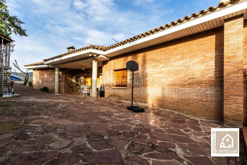 Foto c042bc42-1f1f-458f-be2d-ed62d57b9e5a. Casa amb aparcament piscina a El Racó-Sant Feliu del Racó Castellar del Vallès