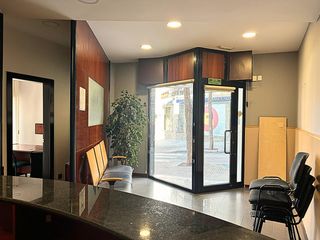 Local Comercial en Avenida Avinguda Sant Esteve 34