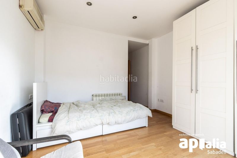 Foto a2b43317-6cfe-4d09-afab-88a57701fbf8. Casa amb calefacció aparcament a Gràcia Sabadell