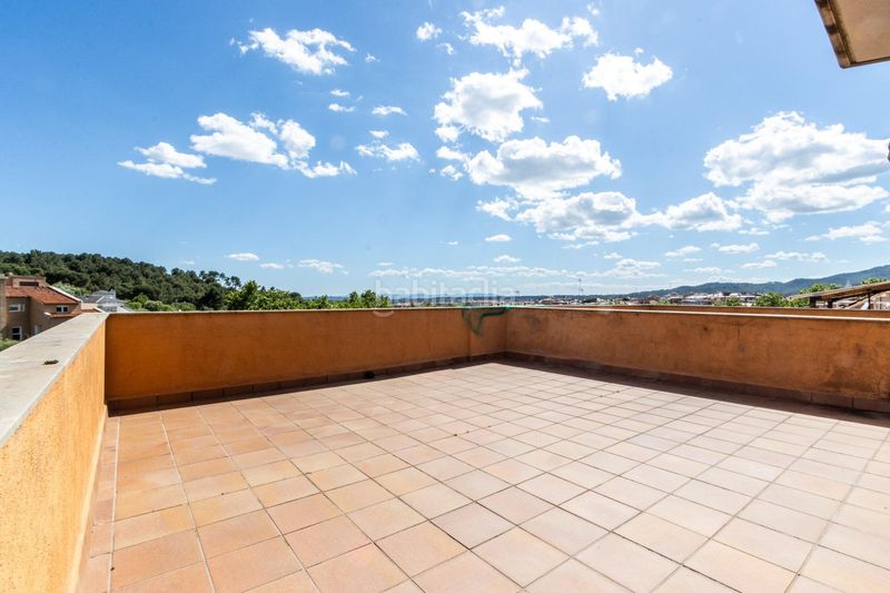 Foto 19690176-6928-4b74-b9a6-397e78905760. Casa adossada amb calefacció aparcament piscina a Castellar del Vallès