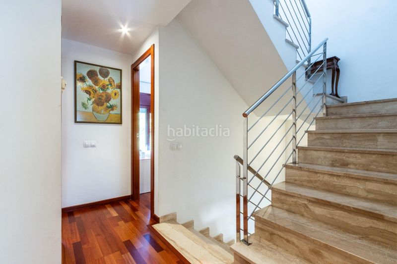 Foto 40199ee1-39b6-4101-a429-1a096142e1c5. Casa adossada amb calefacció aparcament piscina a Castellar del Vallès