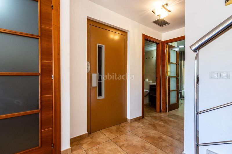 Foto 4f6bdafe-186e-4be4-b57b-ff34149732bc. Casa adossada amb calefacció aparcament piscina a Castellar del Vallès