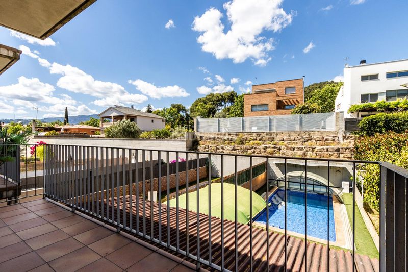 Foto 55f979c8-69ab-4768-8448-92a8f3556b50. Casa adossada amb calefacció aparcament piscina a Castellar del Vallès