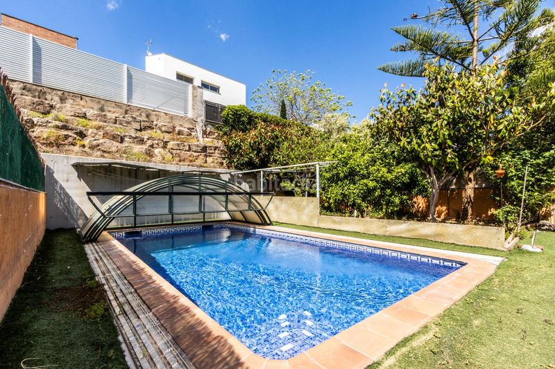 Foto 6182759a-a302-44e0-9863-d72f26c20c64. Casa adossada amb calefacció aparcament piscina a Castellar del Vallès