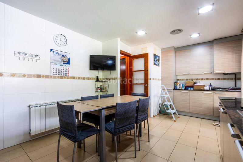 Foto a9970220-4241-495f-80d0-097e890a1a1a. Casa adossada amb calefacció aparcament piscina a Castellar del Vallès