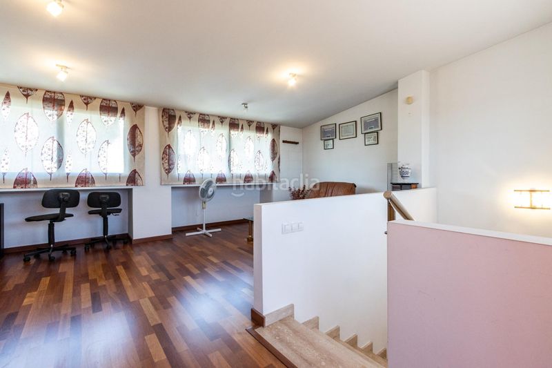 Foto b8f25f29-50e5-4c23-8be6-e4a881266130. Casa adossada amb calefacció aparcament piscina a Castellar del Vallès