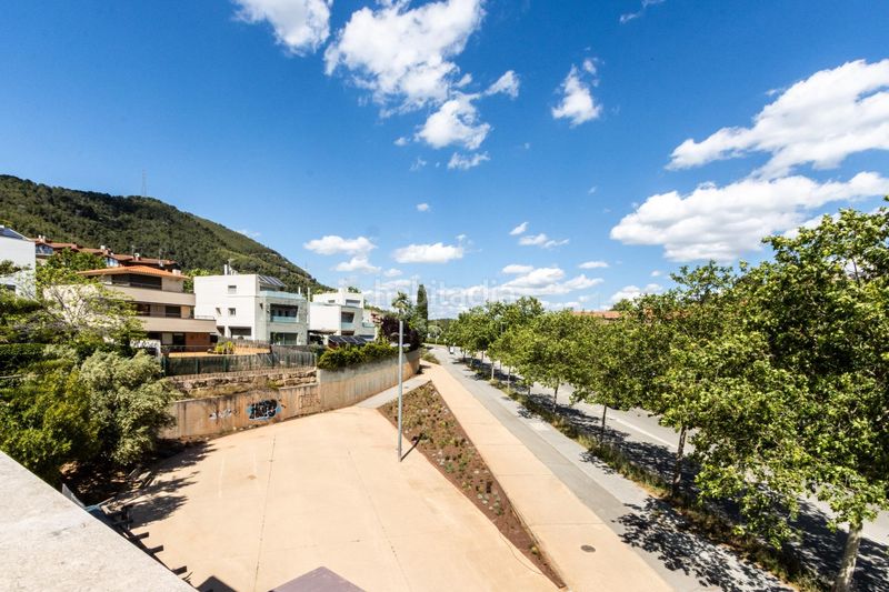 Foto c2198427-450a-4b88-bfea-135be2b794a4. Casa adossada amb calefacció aparcament piscina a Castellar del Vallès