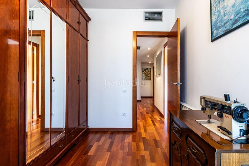 Foto f5363634-9f73-4e3e-88e7-2e0419482c11. Casa adossada amb calefacció aparcament piscina a Castellar del Vallès