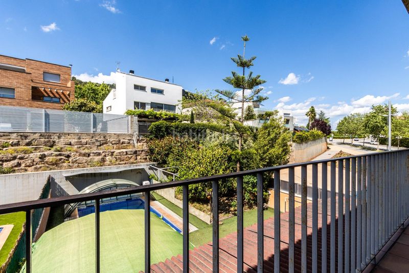 Foto fa3cffba-5e62-4a00-b52e-e17bef9550af. Casa adossada amb calefacció aparcament piscina a Castellar del Vallès