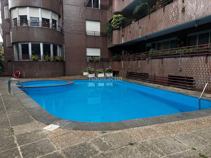 Foto 06fc723d-4d27-4ac5-b7b4-8eb633ecbf45. Pis amb xemeneia calefacció piscina a Neguri Getxo