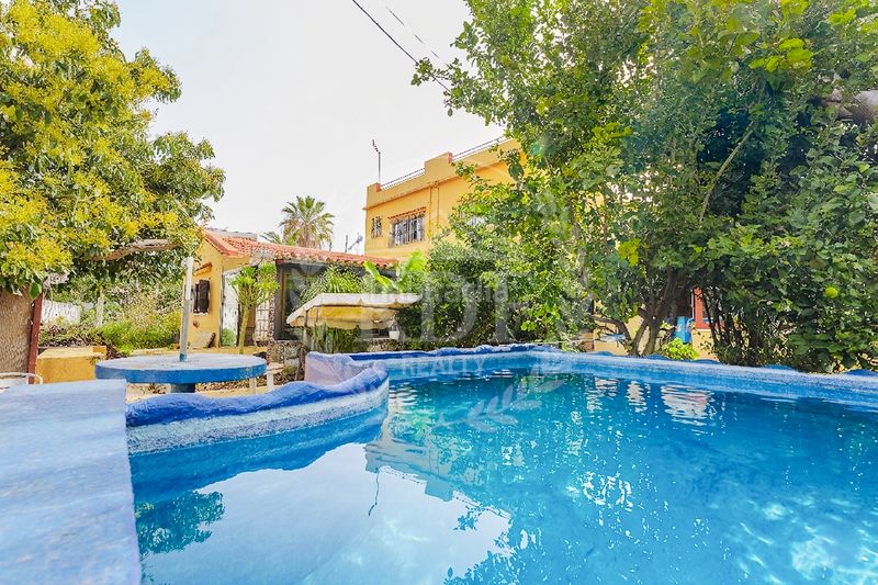Foto e2873152-6b84-45d0-86e6-df608f70d37a. Casa amb xemeneia aparcament piscina a Matanza de Acentejo (La)