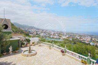 Xalet  Camino de arico. Espectacular mansión de 700 m² con piscina climatizada y 2 apart