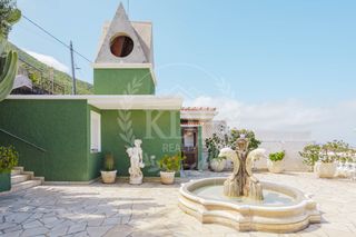 Xalet  Camino de arico. Espectacular mansión de 700 m² con piscina climatizada y 2 apart