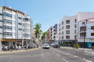 Pis a Calle de calderón de la barca 2. Piso de 100 m² con garaje a reformar en avda. la salle: ¡ideal p