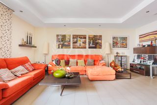 Doppelhaus  Calle de calvo sotelo. Espectacular casa señorial de 294m² con garaje doble en el centr