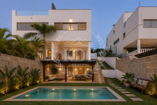 Chalet  Calle adelina peña ramos maestra. Chalet en barranco hondo con 183 m², parcela, vistas de ensueño