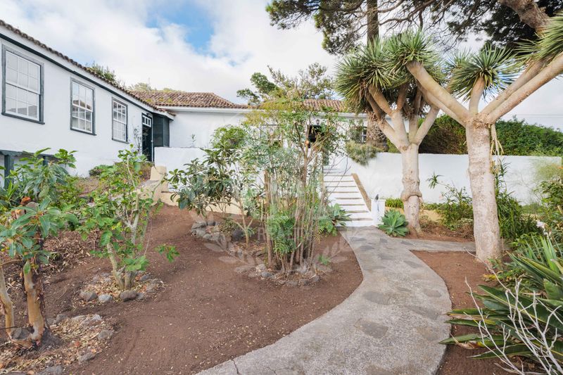 Foto 5972155a-8cdc-4d60-adc4-4ef61baeef3f. Chalet espectacular casona tradicional canaria de 312 m² y 9 hab. con gran finca privada en Tegueste