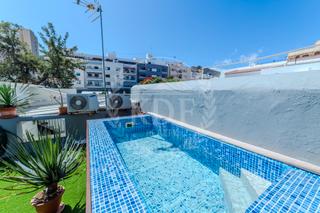 Casa adossada  Calle santiago. Adosado de diseño con terraza, gimnasio y piscina en pleno centr