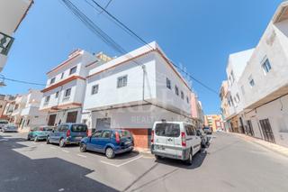 Edifici  Calle alcalde domingo rodriguez medin. Inversión en la jaca: edificio con 257 m², terraza y potencial p