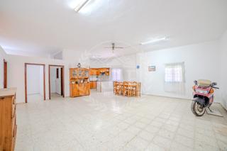 Edificio  Calle alcalde domingo rodriguez medin. Inversión en la jaca: edificio con 257 m², terraza y potencial p