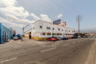 Nau industrial  Calle olimpia. Nave industrial con 4 módulos, terreno extra y grúas puente en p