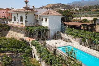 Masia  Calle el barbecho. Un enclave singular entre viñedos: finca mixta con uso residenci