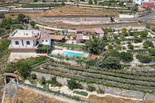 Mas  Calle el barbecho. Un enclave singular entre viñedos: finca mixta con uso residenci