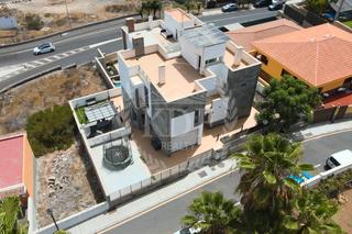 Chalet  Calle las flores. Chalet en arona con jardín, zona de ocio, azotea con vistas y 3