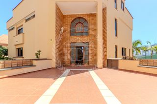 Xalet  Calle de pintor ribera. Una propiedad exclusiva con piscina, pista de tenis, chill out y