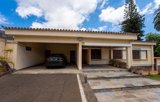 Maison à Calle doctor planelles 1. Chalet independiente con 4.000 metros de parcela urbana y un sin