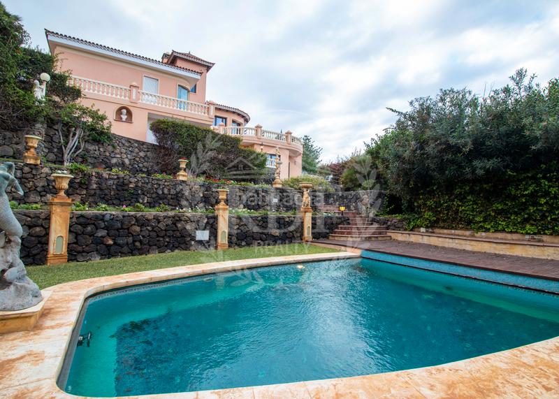 Foto 233a7de7-7c0e-4ae7-b741-ba93af6aba98. Chalet avec cheminée chauffage parking piscine dans Realejos (Los)