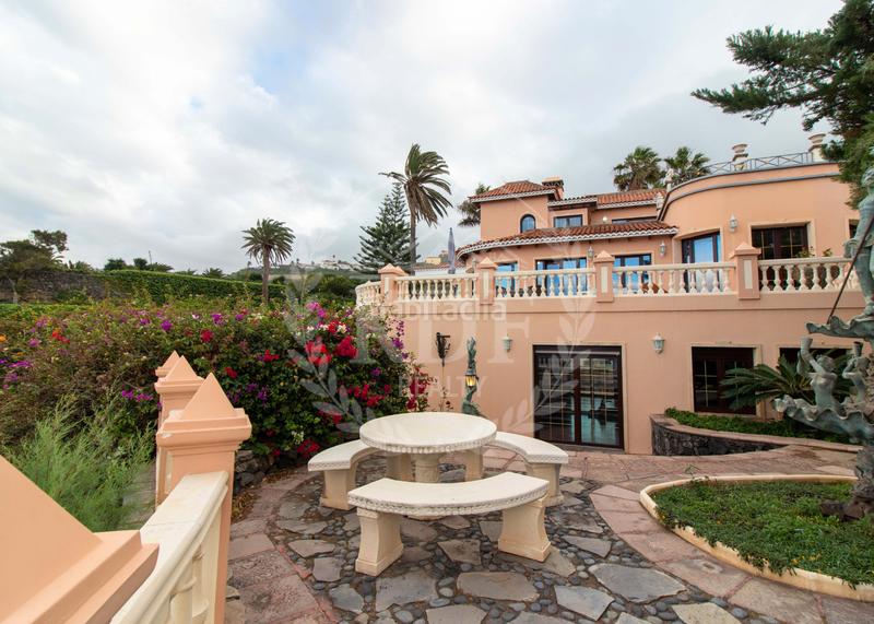 Foto 690ff123-e8a6-4a19-bdc6-0fa02010eec4. Chalet avec cheminée chauffage parking piscine dans Realejos (Los)