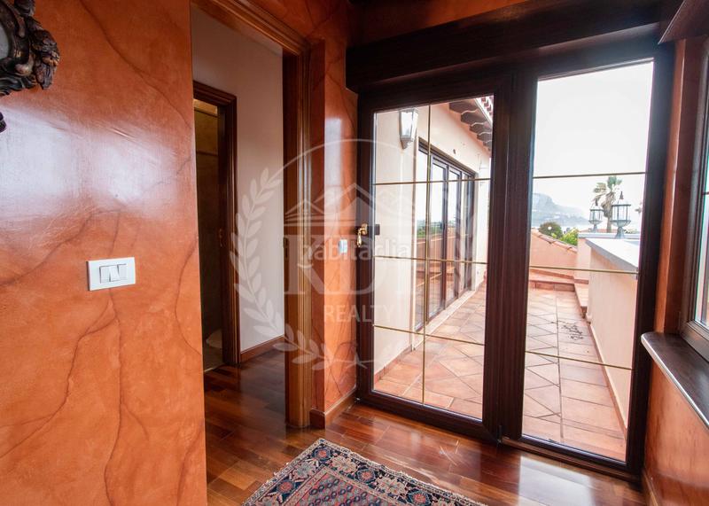 Foto c4d372f1-f9af-44a5-ad1f-3b9b350b700e. Chalet avec cheminée chauffage parking piscine dans Realejos (Los)