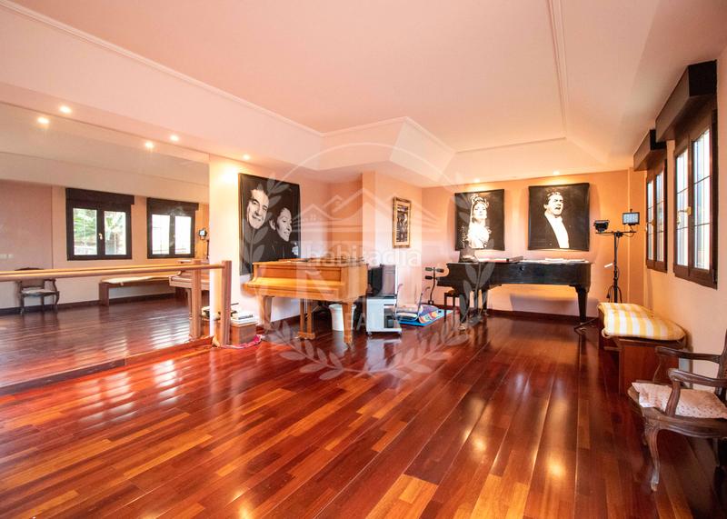 Foto e14af30d-134e-455e-96b9-0cb8b6bfe6f8. Chalet avec cheminée chauffage parking piscine dans Realejos (Los)