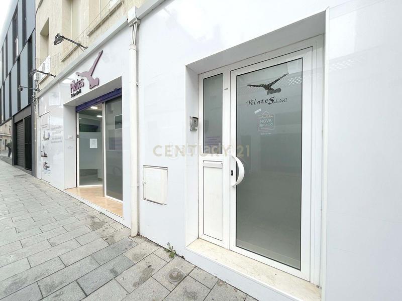 Foto e12e4e89-062e-42b0-825d-e3f25e07d013. Alquiler local comercial en Centre Sabadell