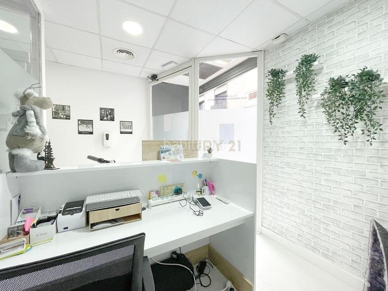 Foto fc76efa0-95c5-47e8-b2bd-79989192a987. Alquiler local comercial en Centre Sabadell