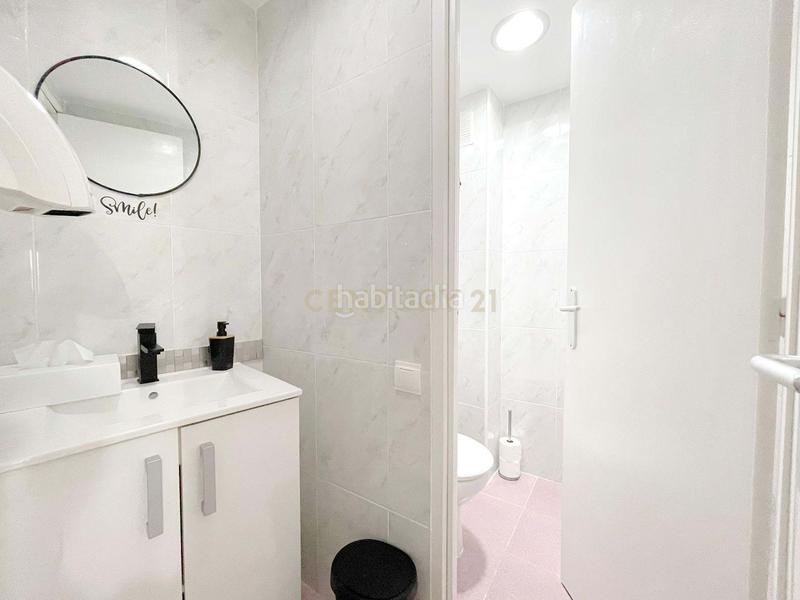 Foto 5a1c0945-f5d0-4866-ba89-86b7af965310. Location local commercial dans Centre Sabadell