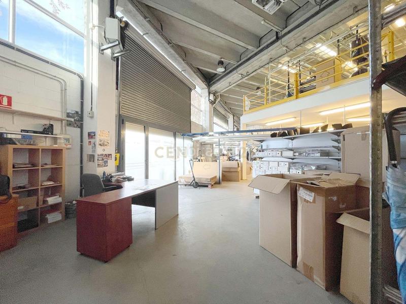 Foto c5fcf471-b4a1-4021-a114-68b4d6b760cc. Local comercial en Gràcia Sabadell