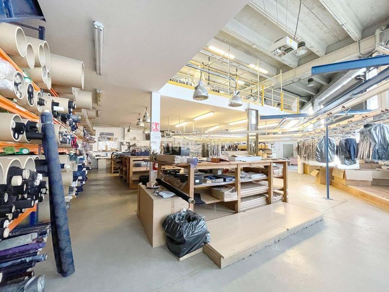Foto c8aa4b20-6576-4544-b275-9db3c20d302a. Local comercial en Gràcia Sabadell