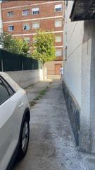 Aparcament cotxe a Calle dos de maig, nº 26 bj. Plaza de parking en planta baja  calle dos de maig, parets del v
