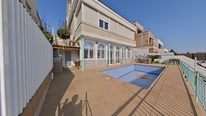 Foto f66ce23d-ff38-48e4-b11c-231c4a74883d. Casa en antoni gaudi en Centre Sant Quirze del Vallès