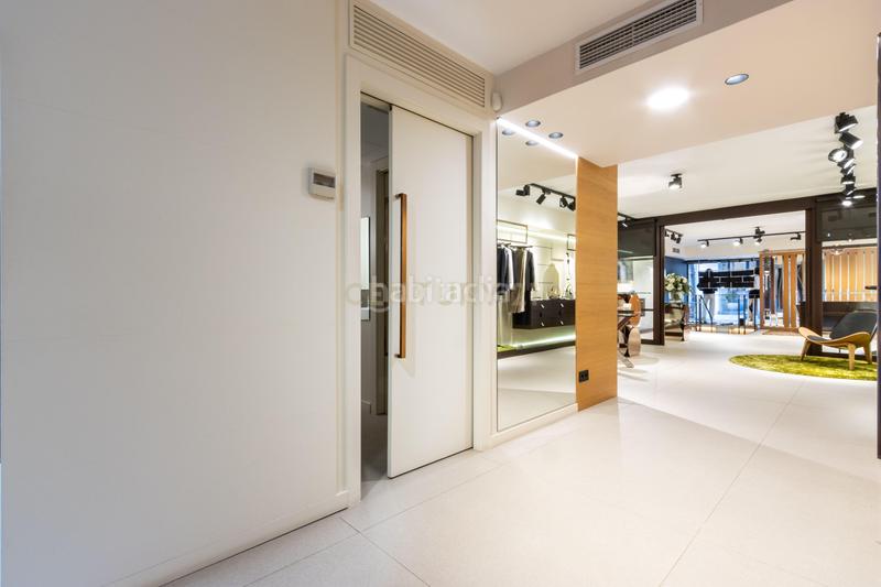 Foto 025bddd8-2d67-4eef-b85d-1a3ba4af3f6b. Local comercial a Centre Sabadell