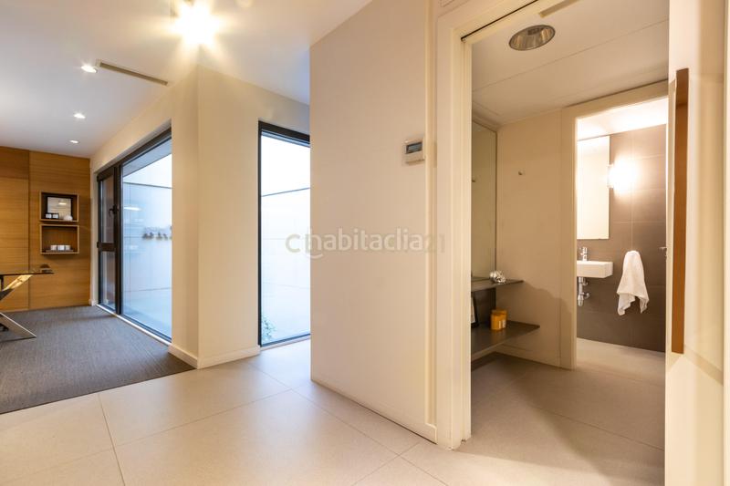 Foto 541c4111-8bdb-4049-9870-ef8a1c67bd0e. Local comercial a Centre Sabadell