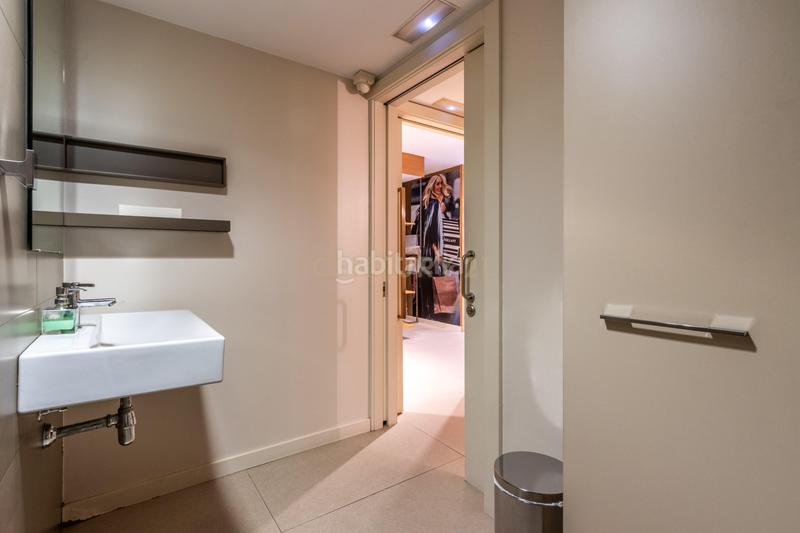 Foto 63901f3a-c8c9-4a73-b6a8-db93d2d00d4a. Local comercial a Centre Sabadell