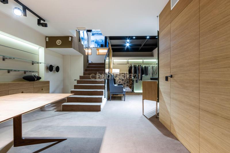 Foto b7711d80-7b66-4f05-ba59-bbca62aaa2a7. Local comercial a Centre Sabadell